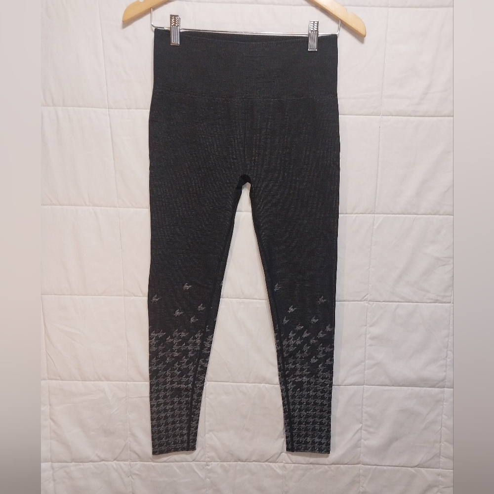 Fabletics High Waist SeamlessBlack and Gray Check Leggings Size M